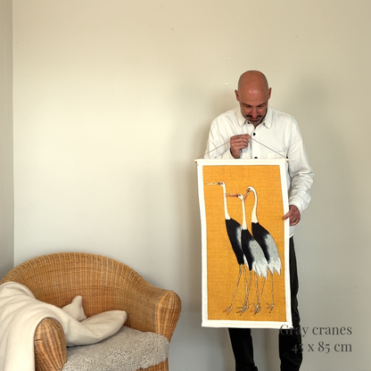 Gray cranes, lång väggbonad